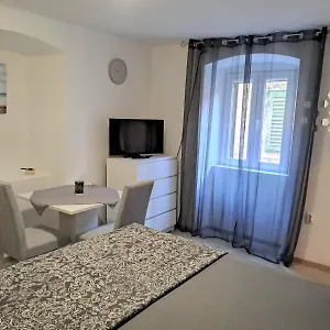 https://studio-apartment-peran.splithotels.org